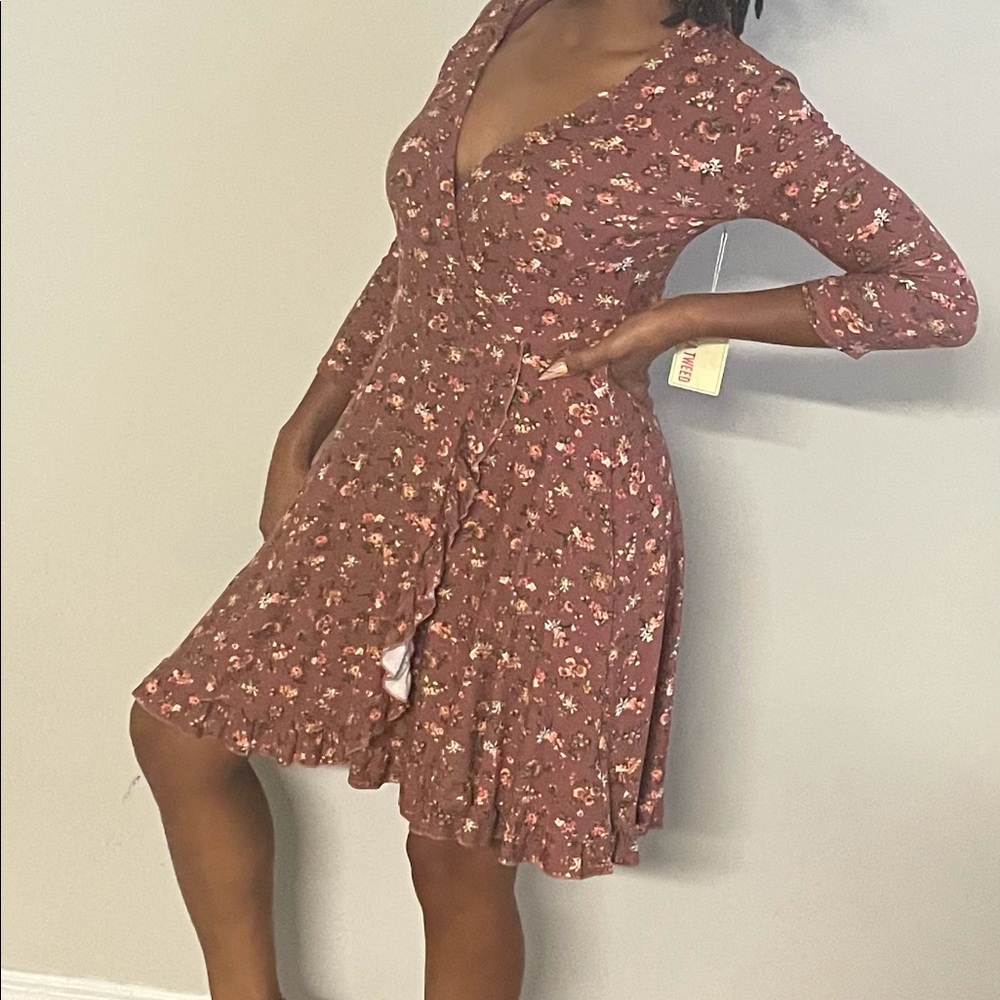 Cute floral print, half-sleeve “wrap” dress